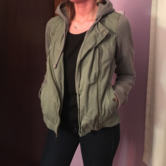 Hollister Jackets & Blazers - Hollister sweatshirt jacket